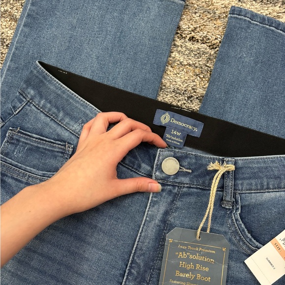 Democracy High Rise Barely Bootcut Jeans Sz 14W NWT | Democracy Bootcut Jeans * - Picture 4 of 12